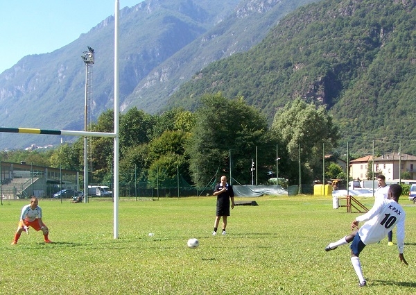 Diamo un calcio al razzismo